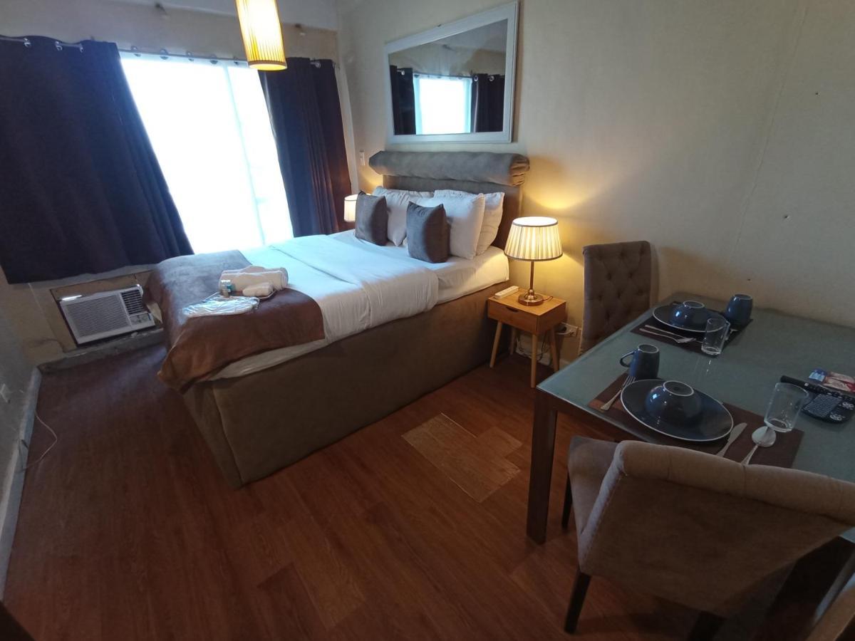 The Staycation - Serviced Rooms Manila Exterior photo