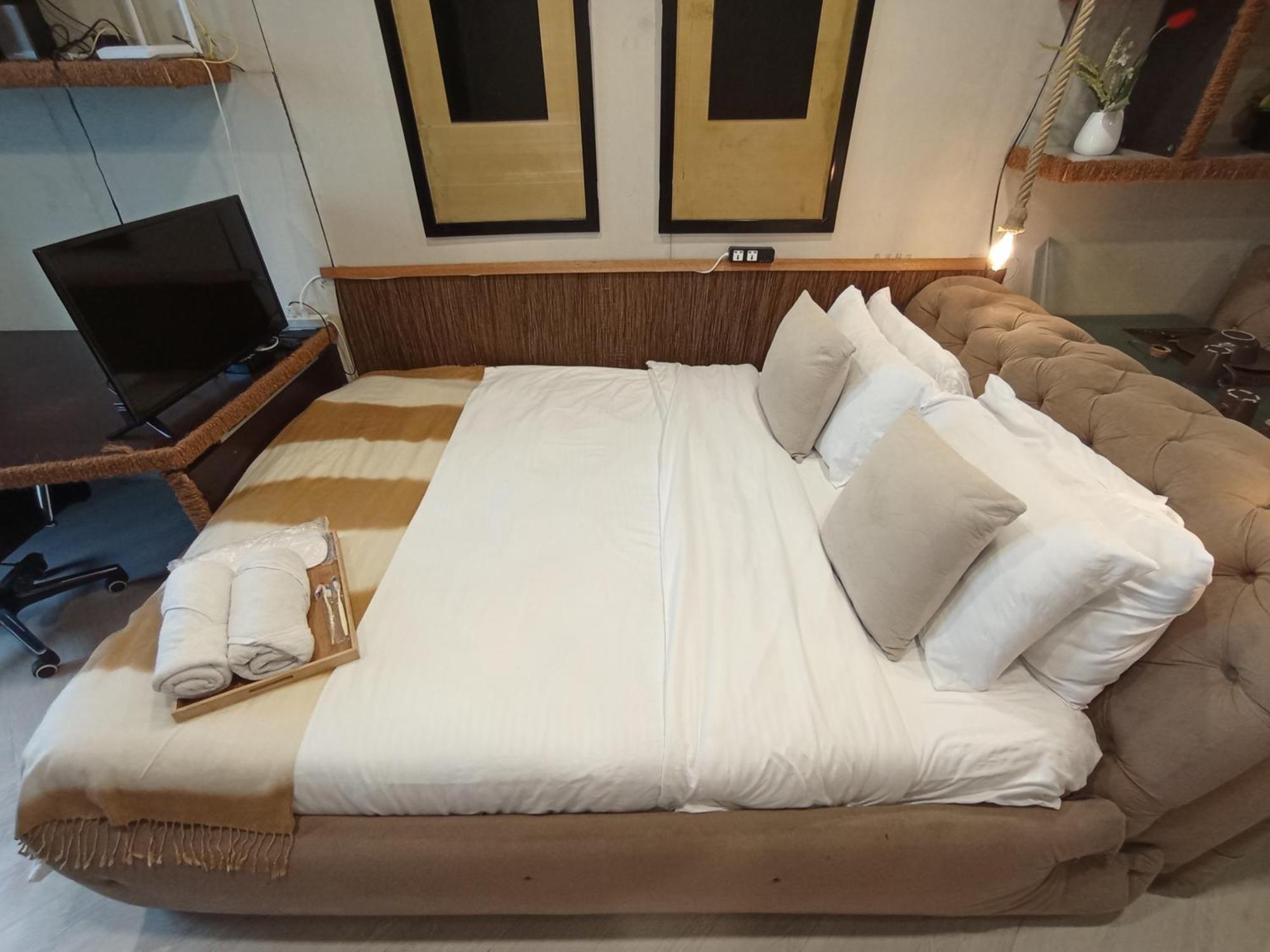 The Staycation - Serviced Rooms Manila Exterior photo