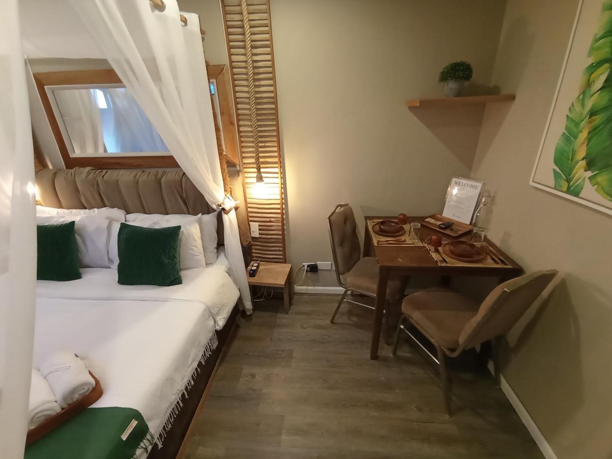 The Staycation - Serviced Rooms Manila Room photo